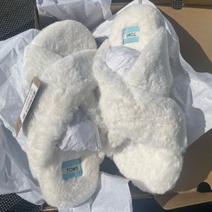 Women’s TOMS shoes